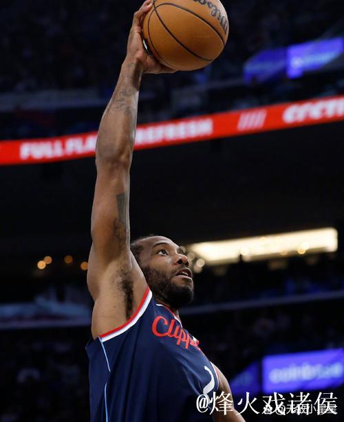 怀特末节发力难救主,全场31分6篮板贡献徒劳 怀特末节发力难救主,全场31分6篮板贡献徒劳